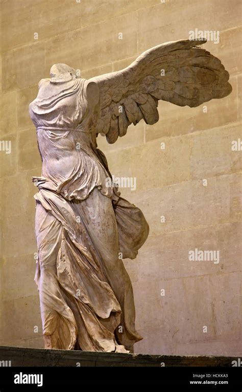 de nike in het louvre travetijnen|Winged Victory of Samothrace .